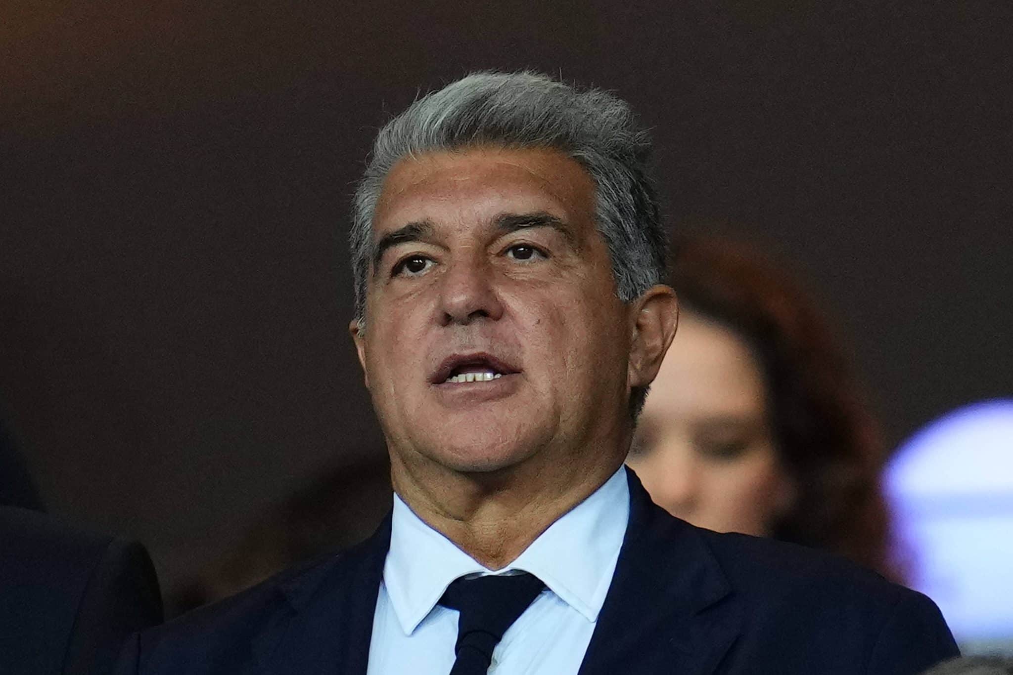 Joan Laporta tra&ccedil;a tr&ecirc;s estrat&eacute;gias para conseguir inscrever Dani olmo a tempo no Barcelona para a disputa de LaLiga em 2025