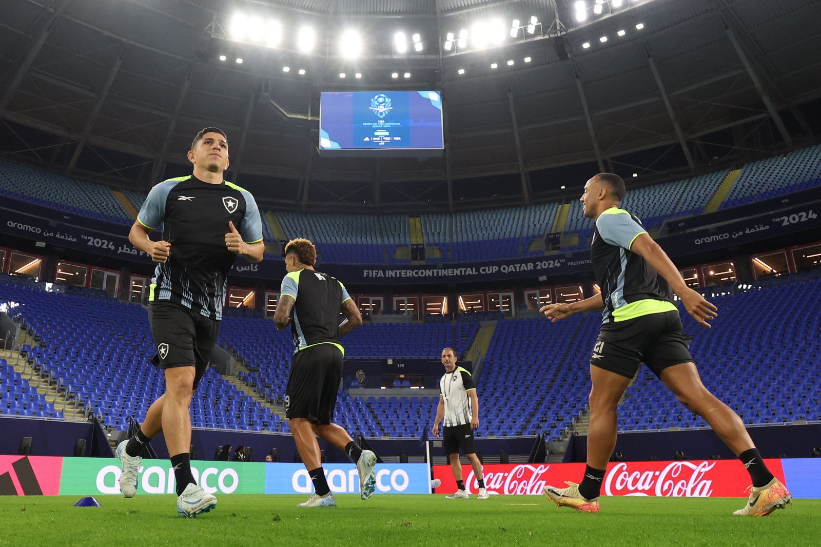 Uniforme de treino do Botafogo n&atilde;o tem marca de patrocinador (Foto: Vitor Silva/Botafogo)