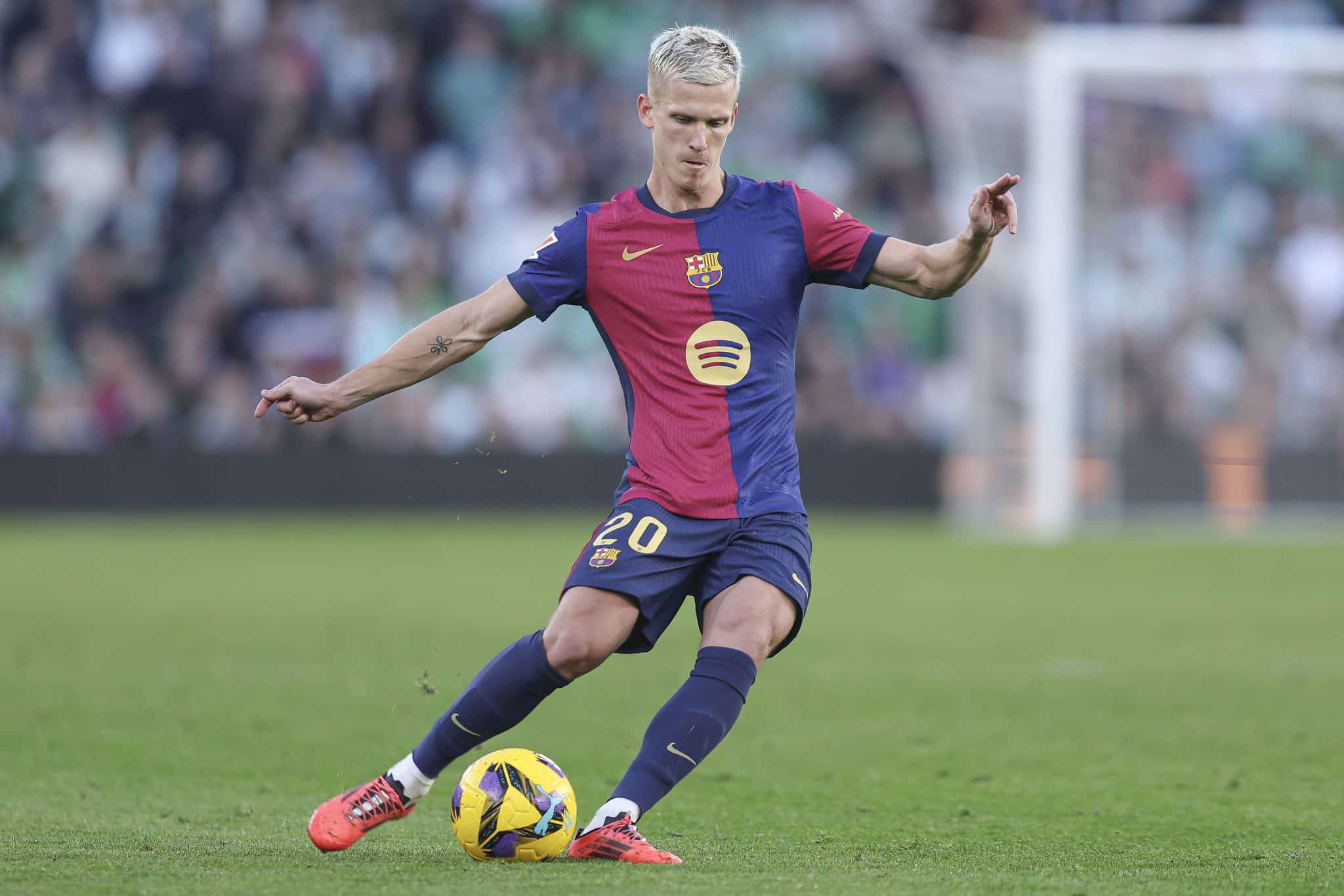 Dani Olmo pode perder a La Liga se o Barcelona n&atilde;o resolver quest&atilde;o financeira