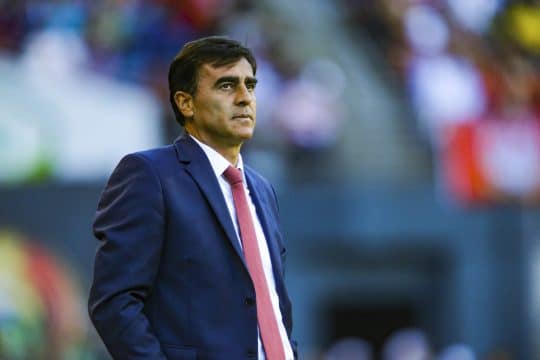 Gustavo Quinteros recusa oferta e Santos recome&ccedil;a busca por treinador