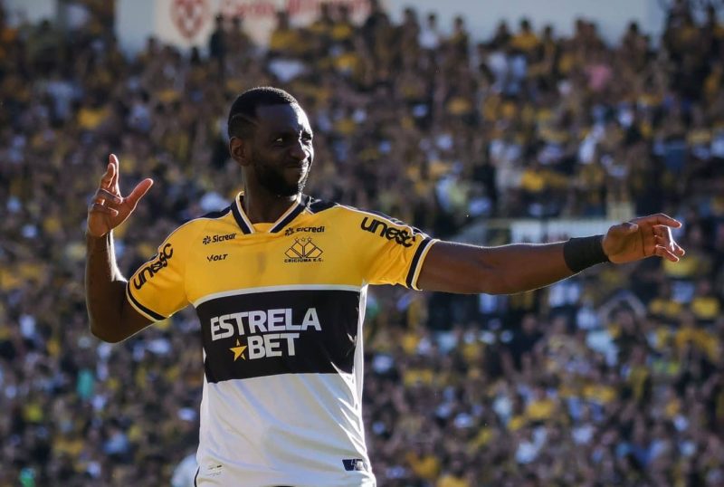 Cobiçado no mercado brasileiro, Bolasie é anunciado por gigante da Série A