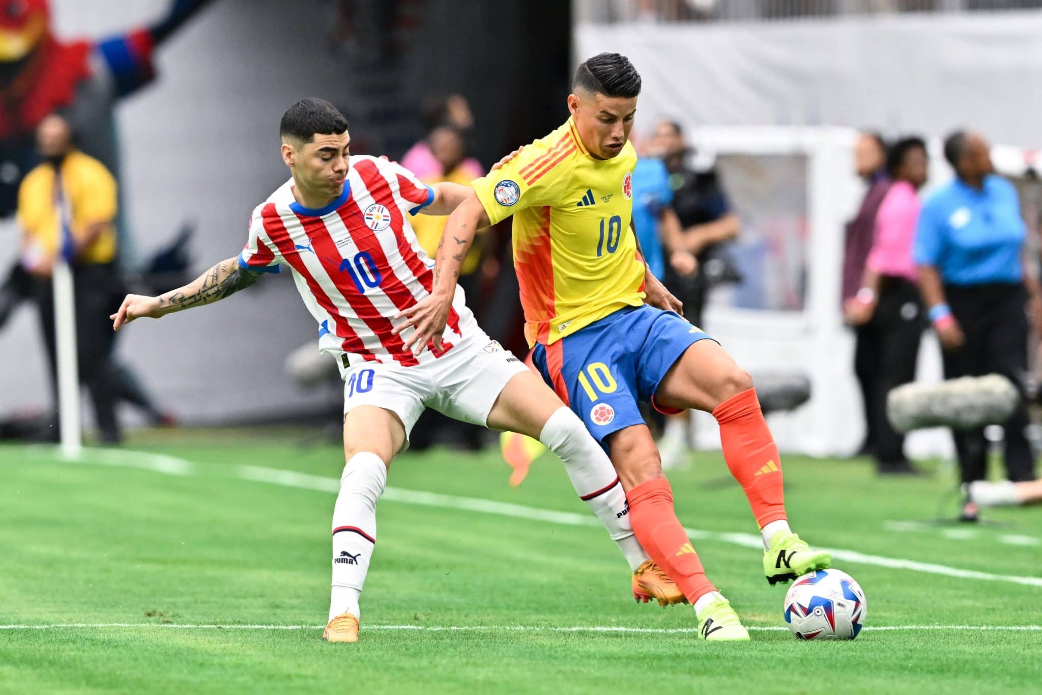 Almir&oacute;n &eacute; titular da sele&ccedil;&atilde;o do Paraguai (Foto: Icon Sport)