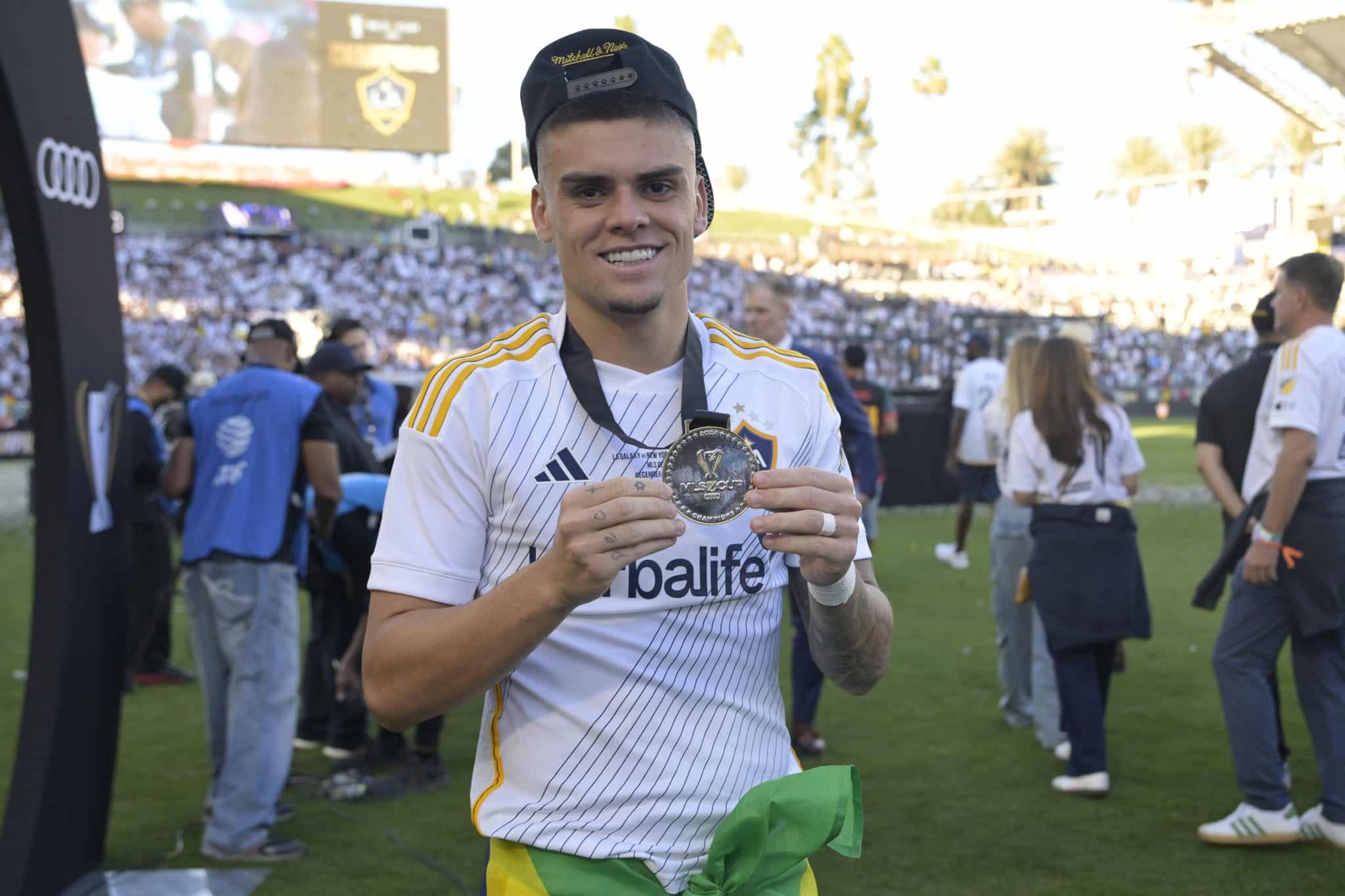 Maior campe&atilde;o, Los Angeles Galaxy &eacute; hexa da MLS e ex-Vasco leva pr&ecirc;mio individual