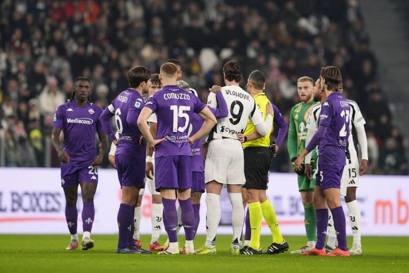 Jogo entre Juventus e Fiorentina é paralisado por cânticos racistas