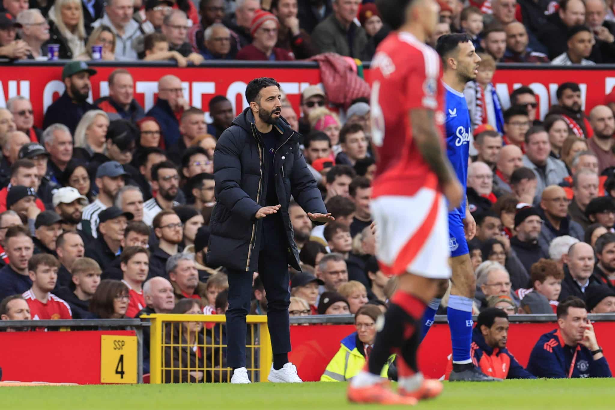 Ruben Amorim e Van Nistelrooy conversaram antes da sa&iacute;da do holand&ecirc;s do Manchester United
