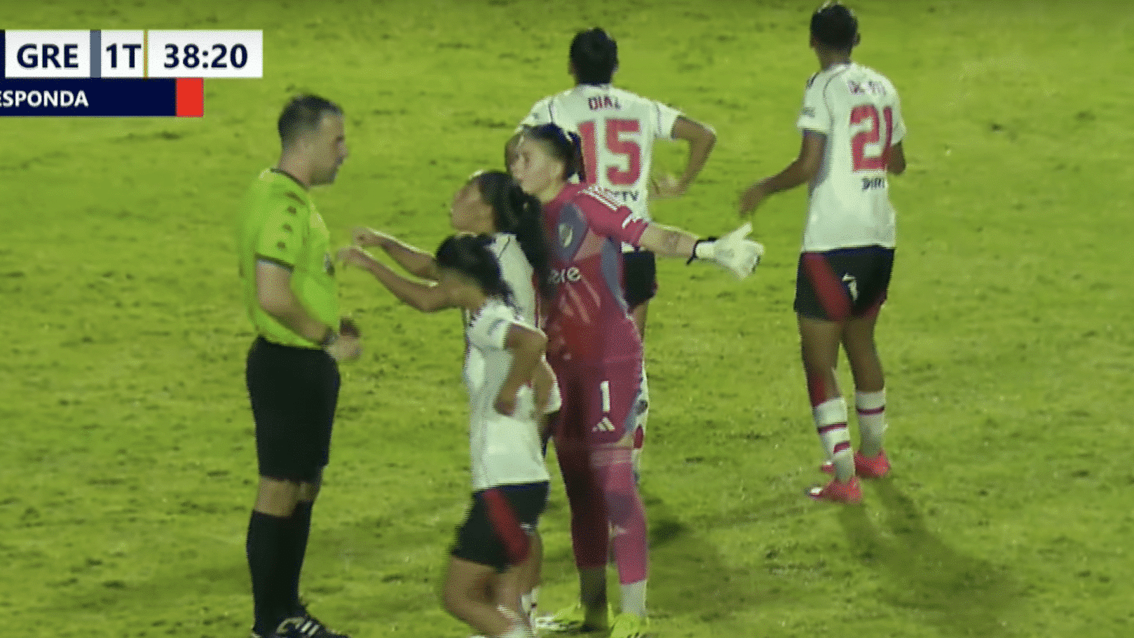 Jogadoras do River Plate s&atilde;o presas por inj&uacute;ria racial em jogo contra o Gr&ecirc;mio