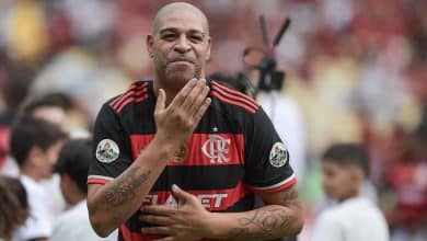 Voz do falecido pai e festa no Maracan&atilde;: Como foi a despedida de Adriano Imperador