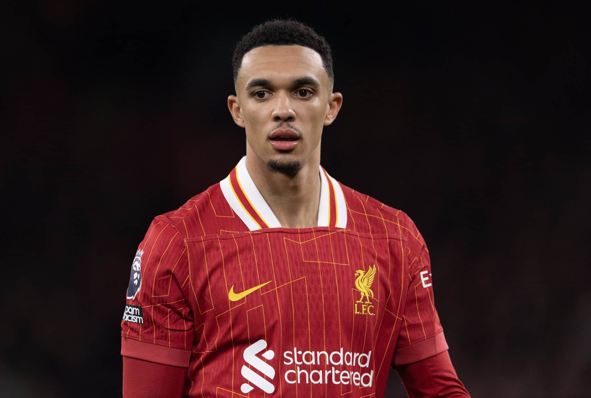 Liverpool v&ecirc; lateral de rival da Premier League como substituto &lsquo;ideal&rsquo; de Arnold