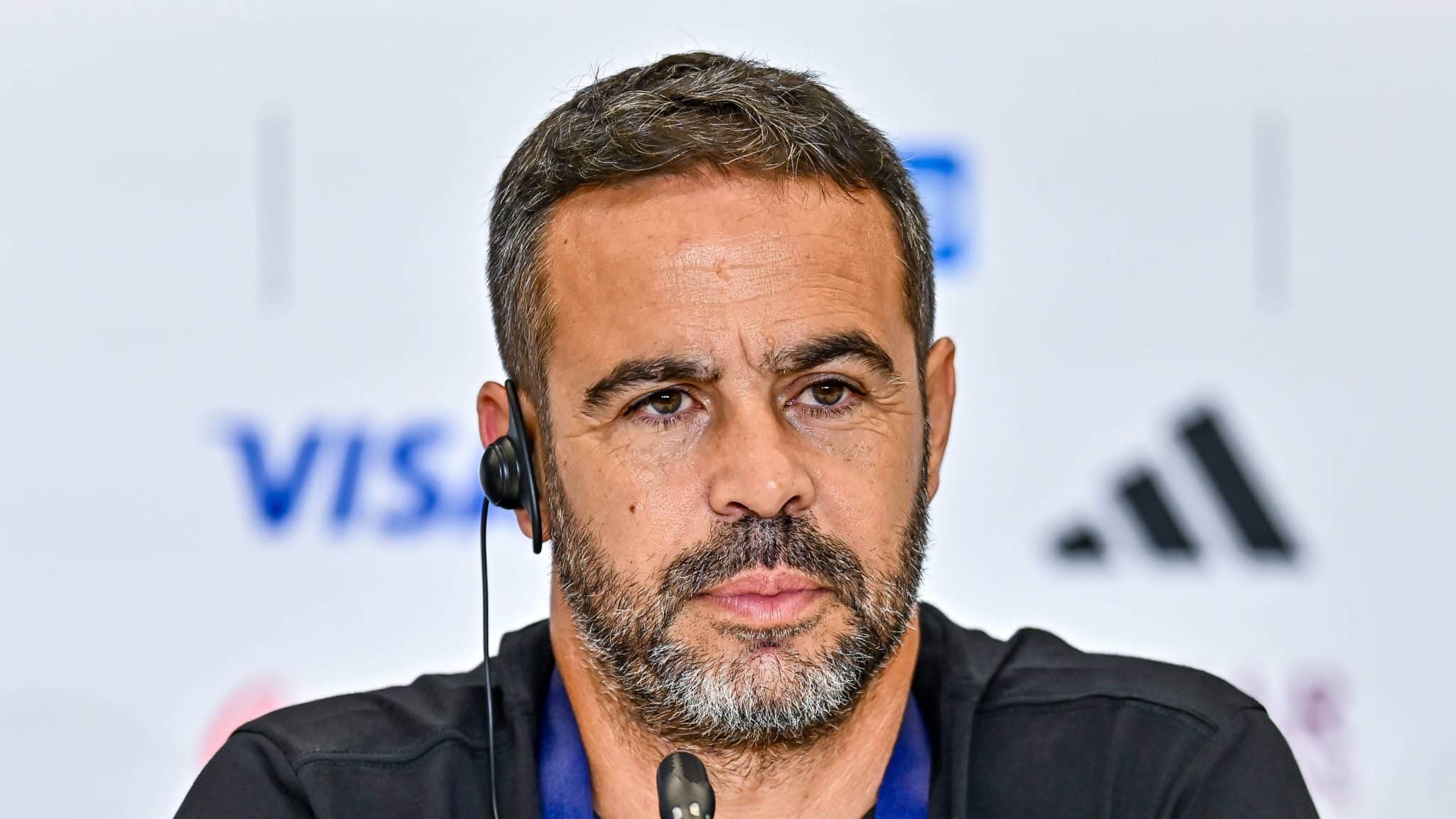 Artur Jorge despista sobre futuro e evita culpar calend&aacute;rio por derrota do Botafogo