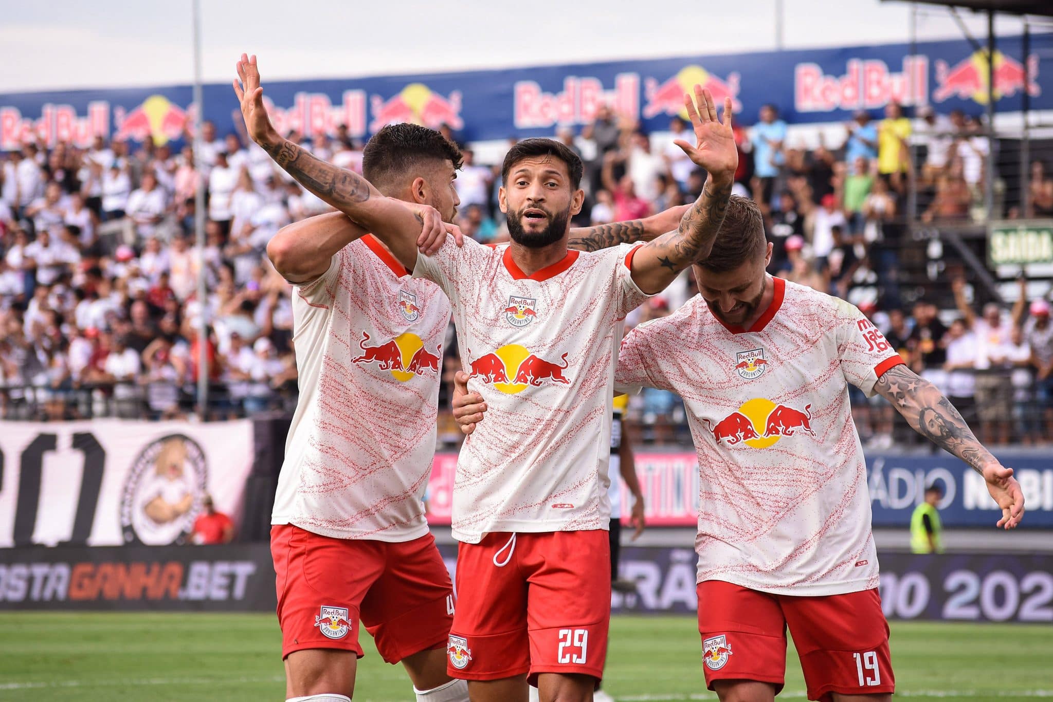 Bragantino supera gigantes e fecha contrata&ccedil;&atilde;o de dois dos atacantes mais cobi&ccedil;ados no Brasil