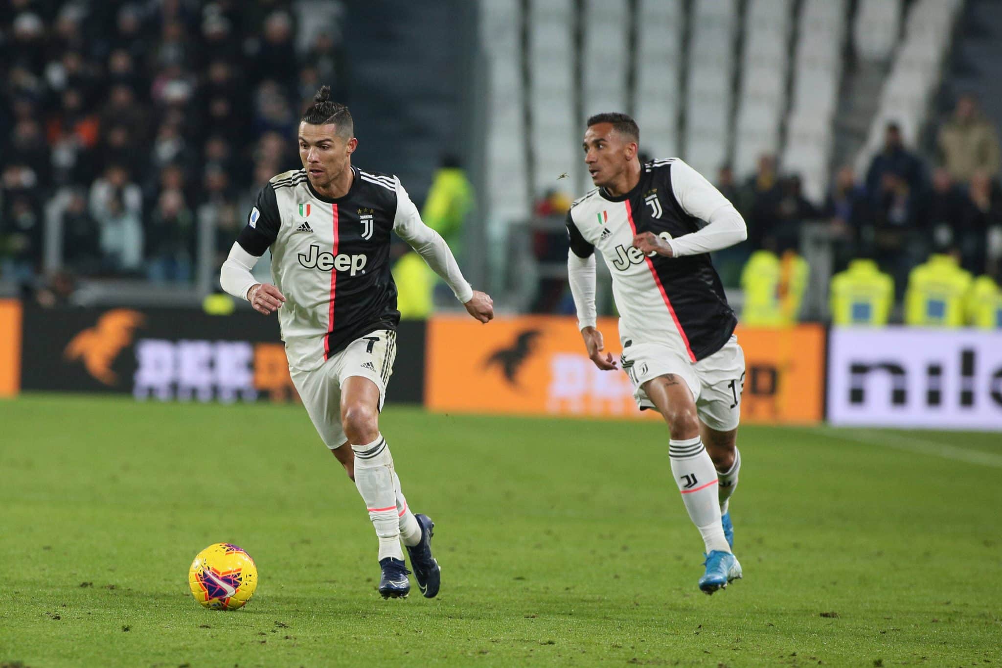 Cristiano Ronaldo e Danilo em a&ccedil;&atilde;o pela Juventus