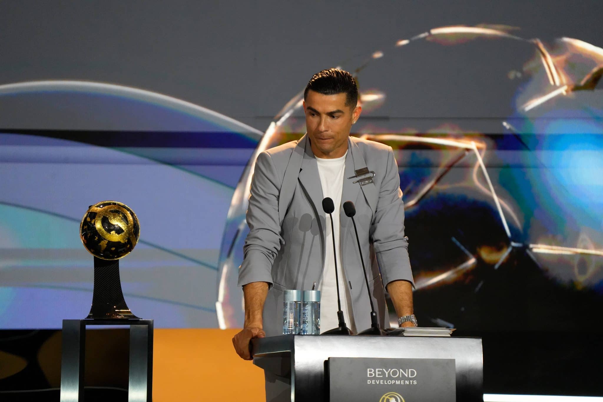 Cristiano Ronaldo: &lsquo;Vinicius Junior merecia a Bola de Ouro. Foi injusto&rsquo;
