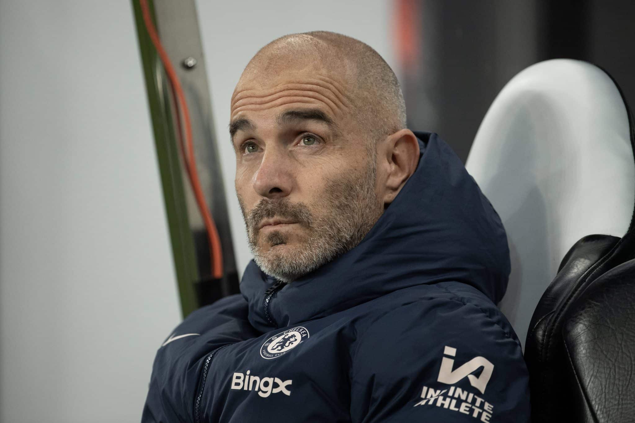 Efeito Rashford? T&eacute;cnico do Chelsea imita R&uacute;ben Amorim ao explicar aus&ecirc;ncia de atacante