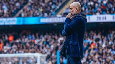 Guardiola parece viver realidade paralela ap&oacute;s novo trope&ccedil;o do City: &lsquo;Desempenho brilhante&rsquo;