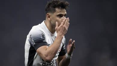Desejo de Romero pesa, Corinthians acha alternativa e acerta renova&ccedil;&atilde;o com o atacante