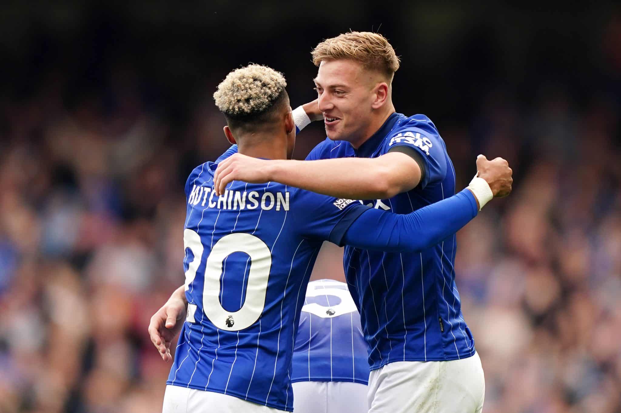 Chelsea sofre com passado e poss&iacute;vel futuro em derrota para vice-lanterna