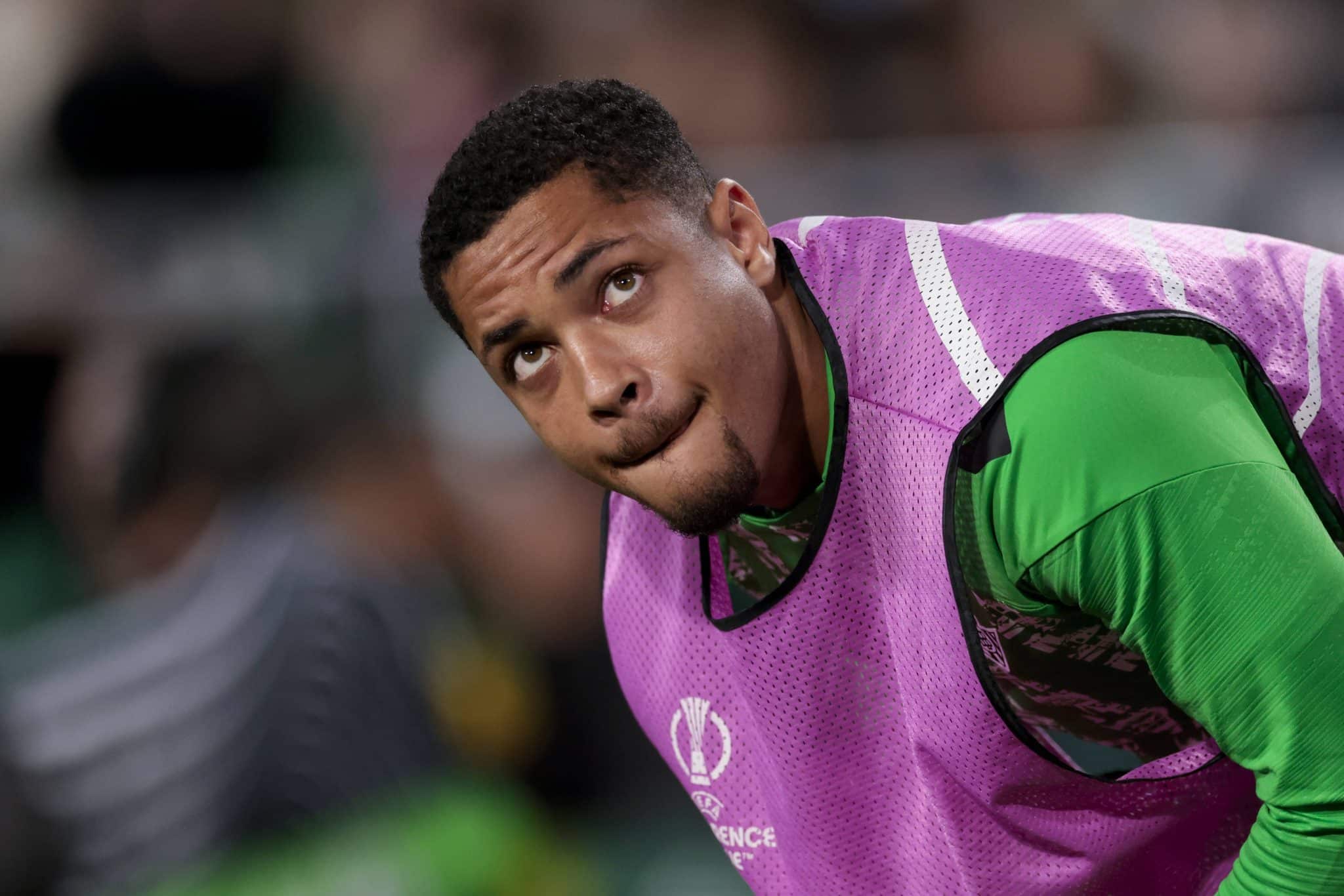 Antes de enfrentar Vitor Roque, Hansi Flick justifica empr&eacute;stimo do brasileiro ao Betis