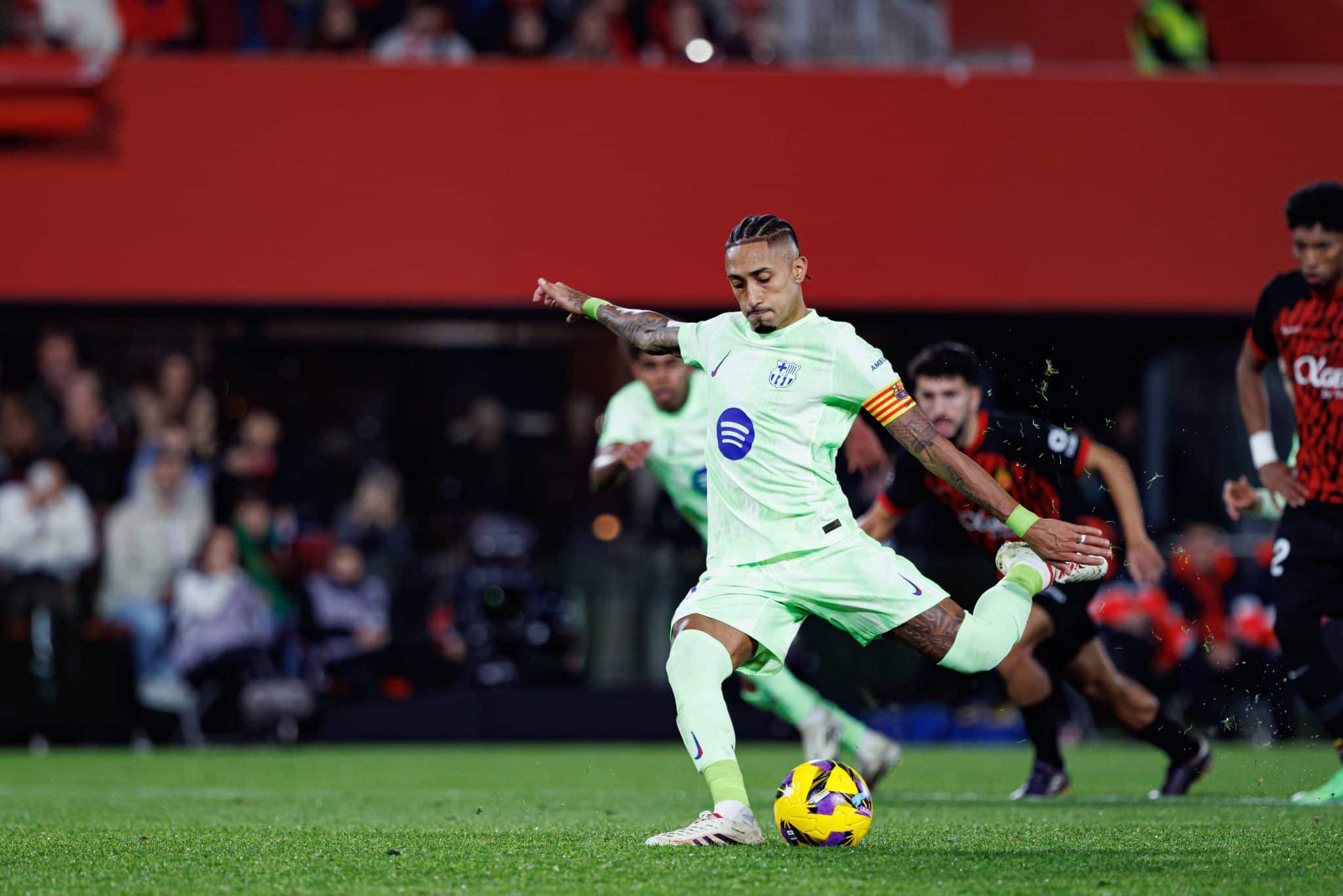 De p&ecirc;nalti, Raphinha fez um dos gols da goleada do Barcelona sobre o Mallorca 