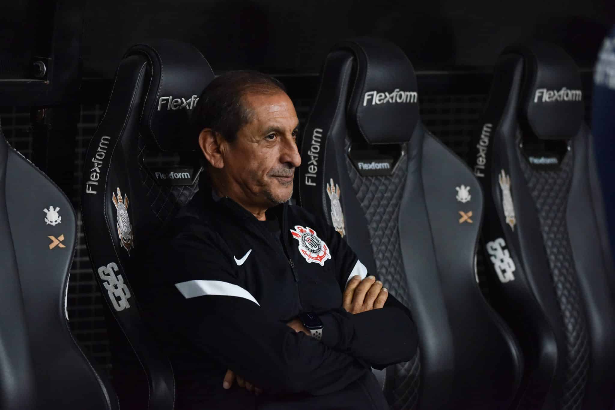 Bastidores do Corinthians: os fatores-chave que levaram &agrave; perman&ecirc;ncia de Ram&oacute;n D&iacute;az