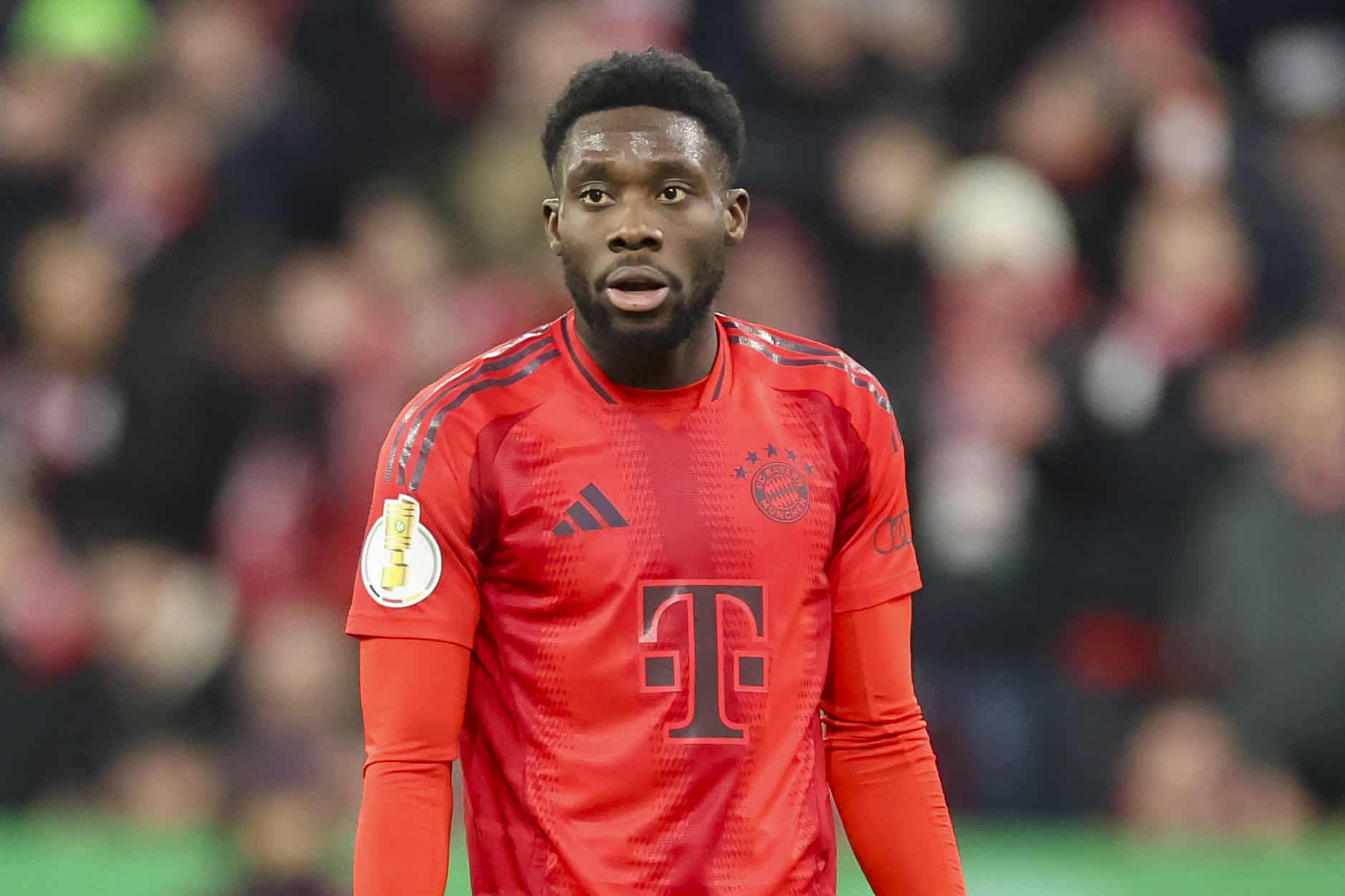 Caracter&iacute;stica de Alphonso Davies casa perfeitamente com sistema de jogo de Amorim Manchester United