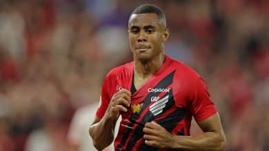 Antigo desejo de Corinthians e Inter, destaque do Athletico-PR tem transfer&ecirc;ncia encaminhada