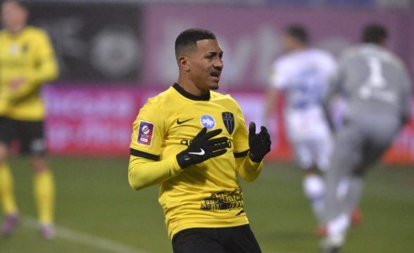 Vasco inicia negocia&ccedil;&atilde;o para repatriar promessa do clube que est&aacute; na Ucr&acirc;nia