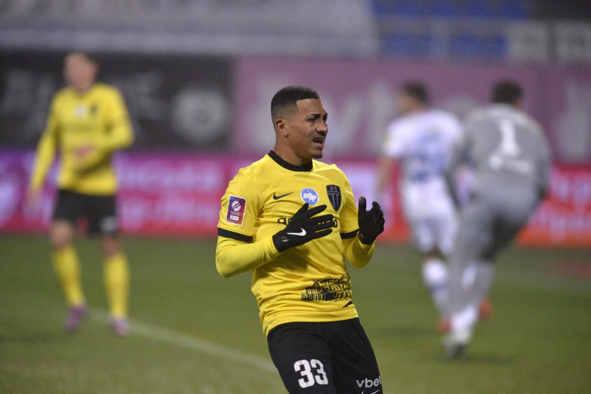 Vasco inicia negocia&ccedil;&atilde;o para repatriar promessa do clube que est&aacute; na Ucr&acirc;nia