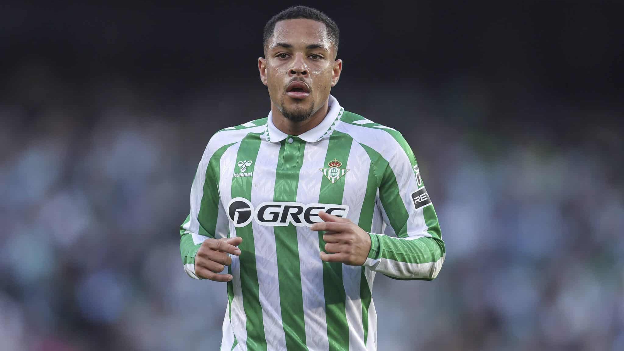 Sombra de Vitor Roque ressurge na Conference League e deixa t&eacute;cnico do Betis dividido