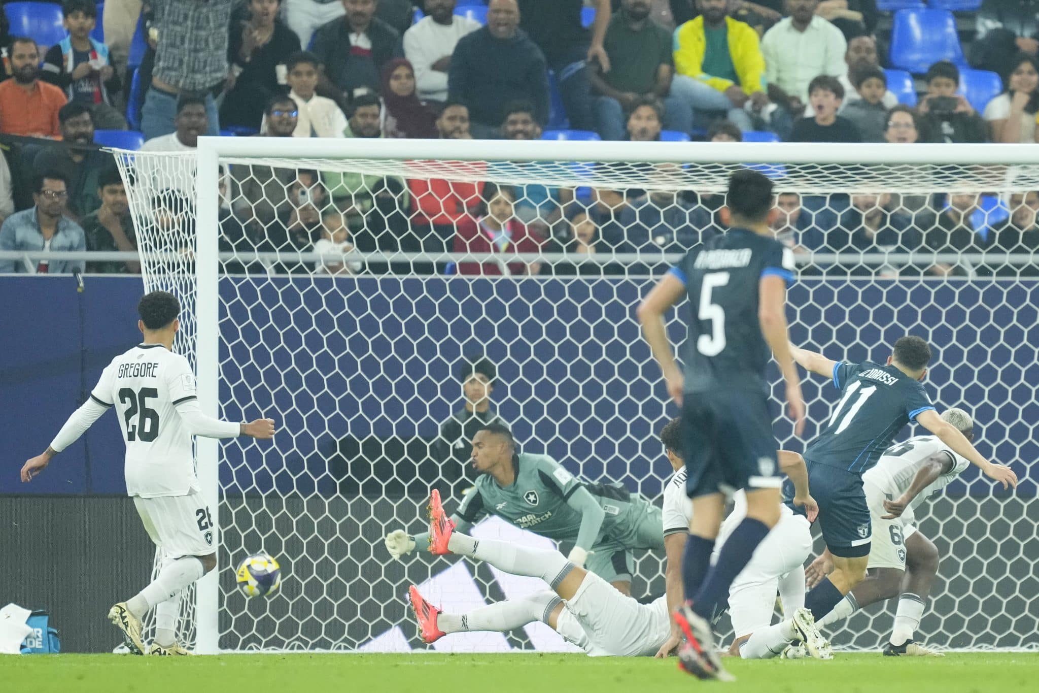 Estrat&eacute;gia de Artur Jorge falha, cansa&ccedil;o pesa e Botafogo &eacute; atropelado no Intercontinental