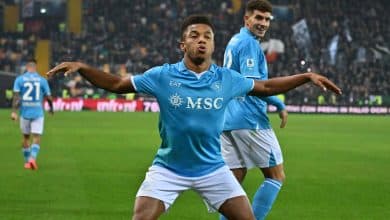 Com sorte e gol quase antol&oacute;gico, David Neres &eacute; decisivo em virada do Napoli