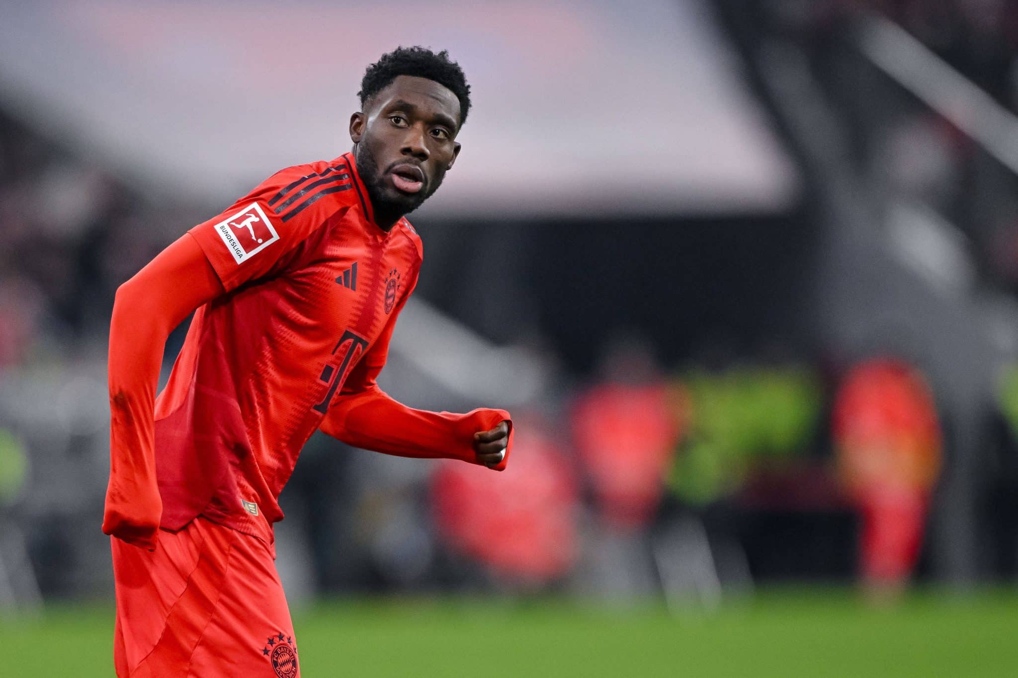 &lsquo;Alarme com Davies&rsquo;: fechado com o Real Madrid, lateral do Bayern pode mudar de destino