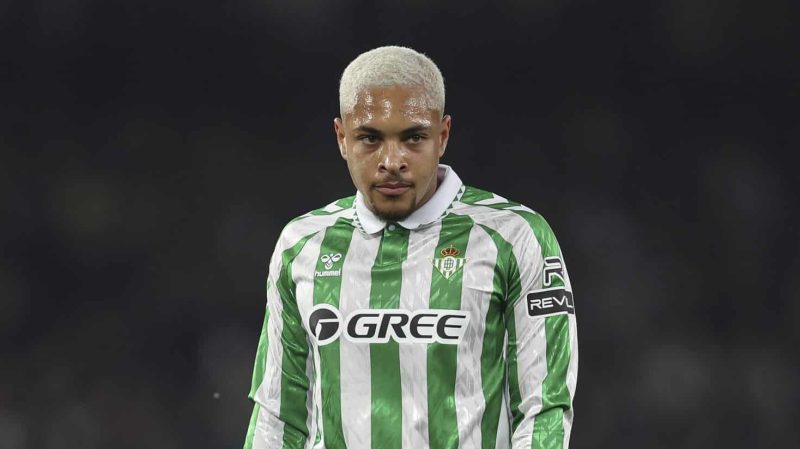 Futuro parceiro de Vitor Roque? Betis quer resgatar brasileiro de R$ 504 milhões