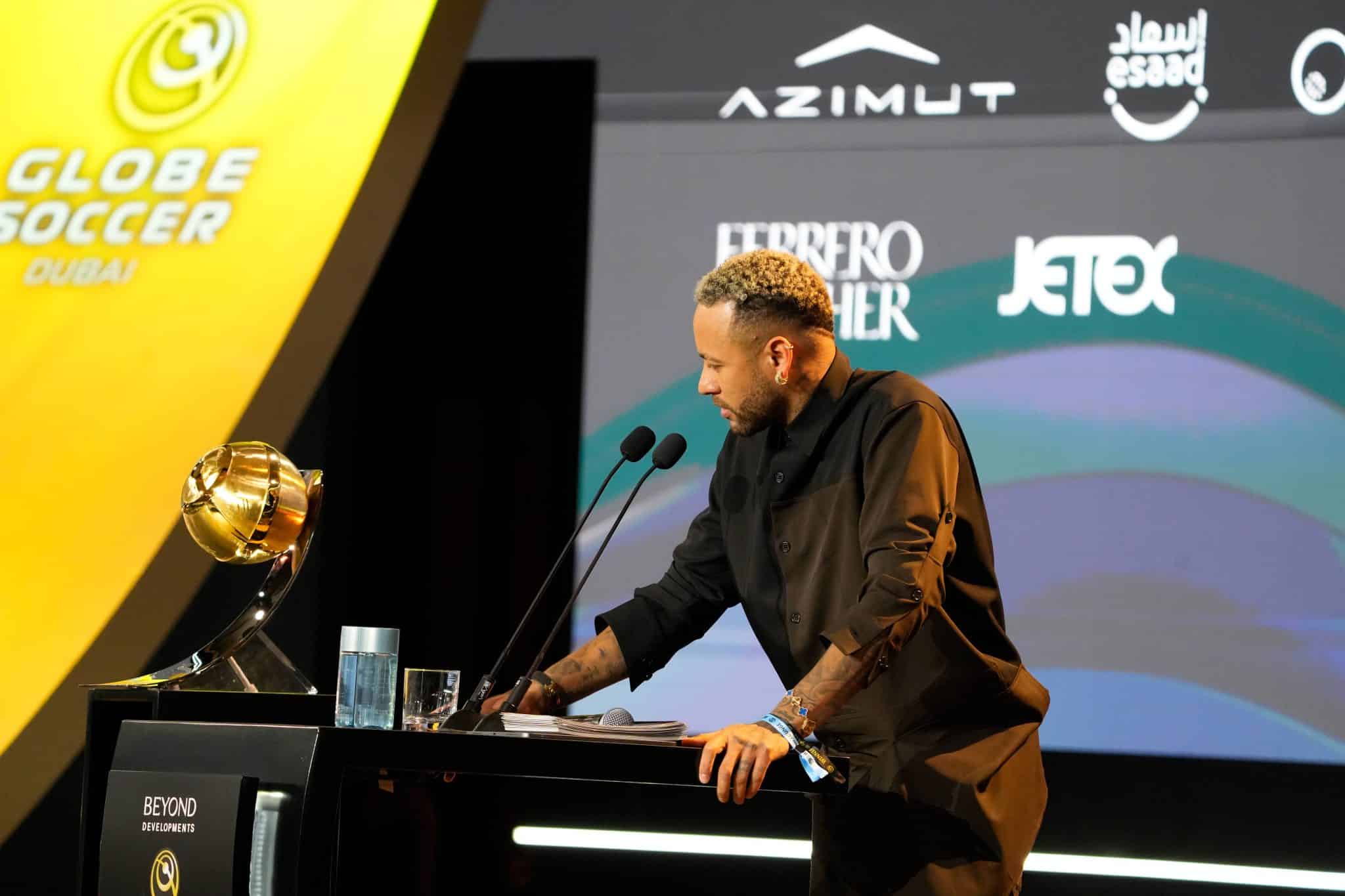 Neymar foi homenageado no Globe Soccer Awards (Foto: Imago)