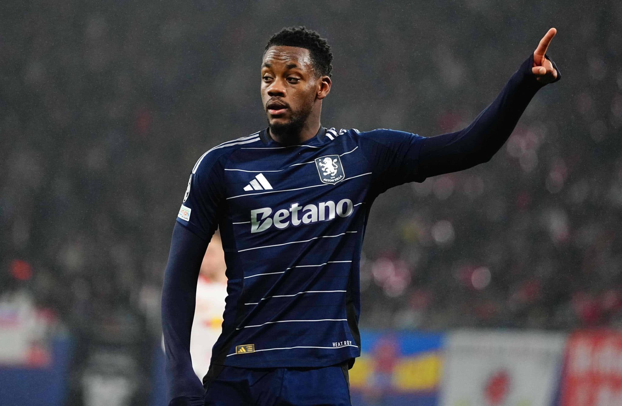 Novamente saindo do banco, Jhon Dur&aacute;n marcou na vit&oacute;ria do Aston Villa