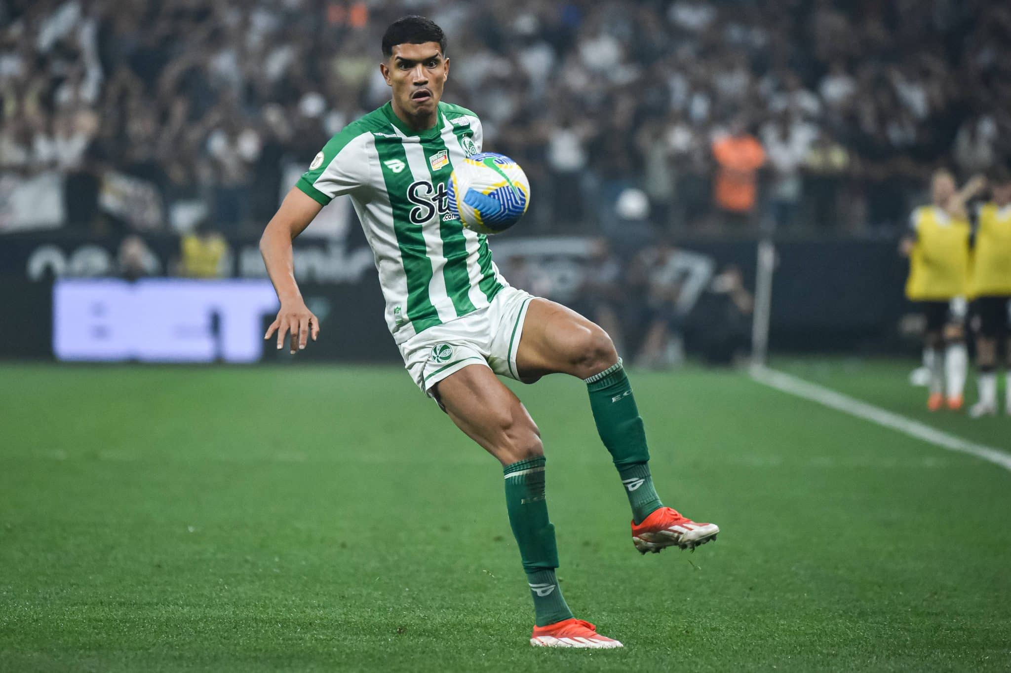 Lucas Barbosa em a&ccedil;&atilde;o pelo Juventude