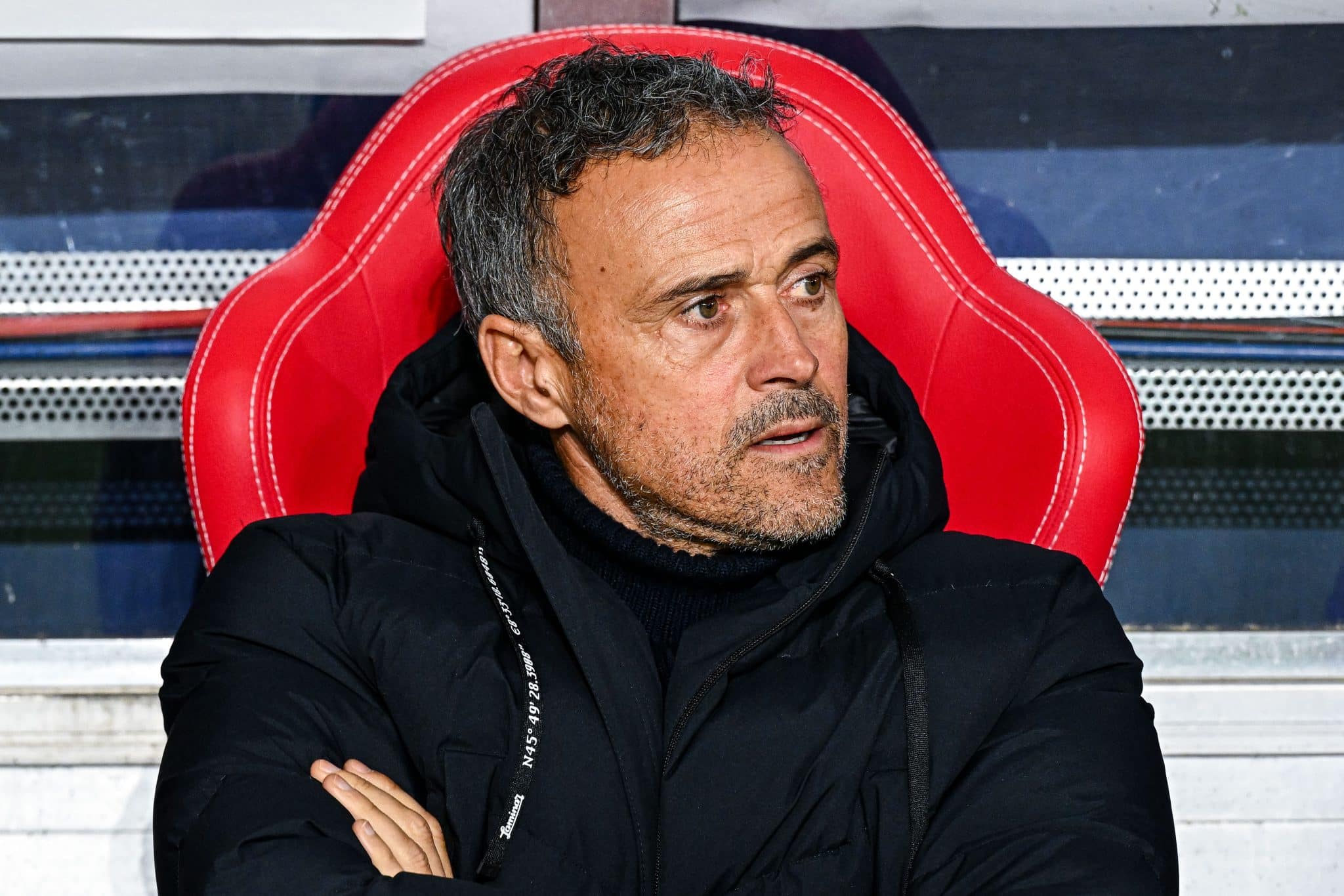 Luis Enrique volta a &lsquo;cutucar&rsquo; atacante do PSG: &lsquo;N&atilde;o sou pai ou mano de jogador&rsquo;