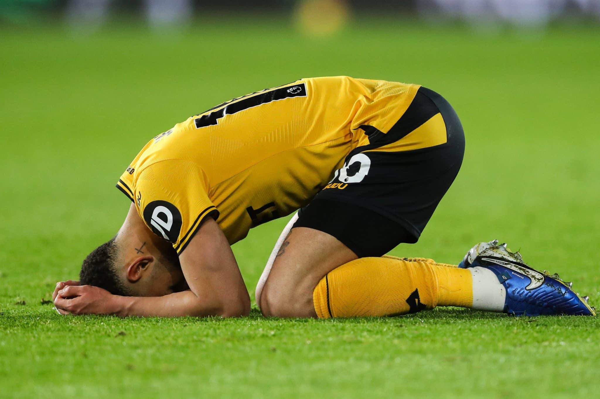 Artilheiro brasileiro da Premier League &eacute; denunciado ap&oacute;s envolvimento em confus&atilde;o