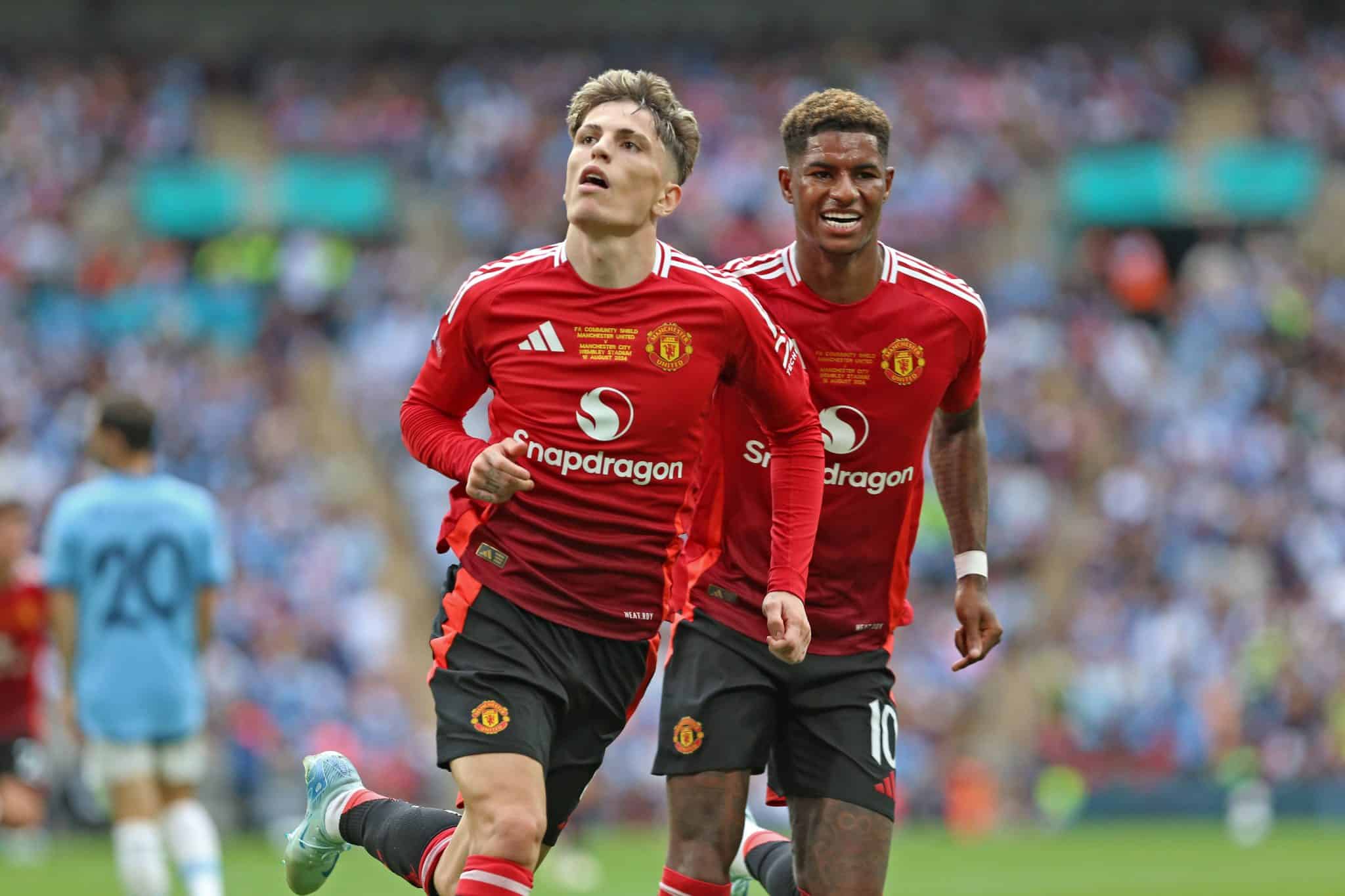 Rashford e Garnacho celebram gol do Manchester United 