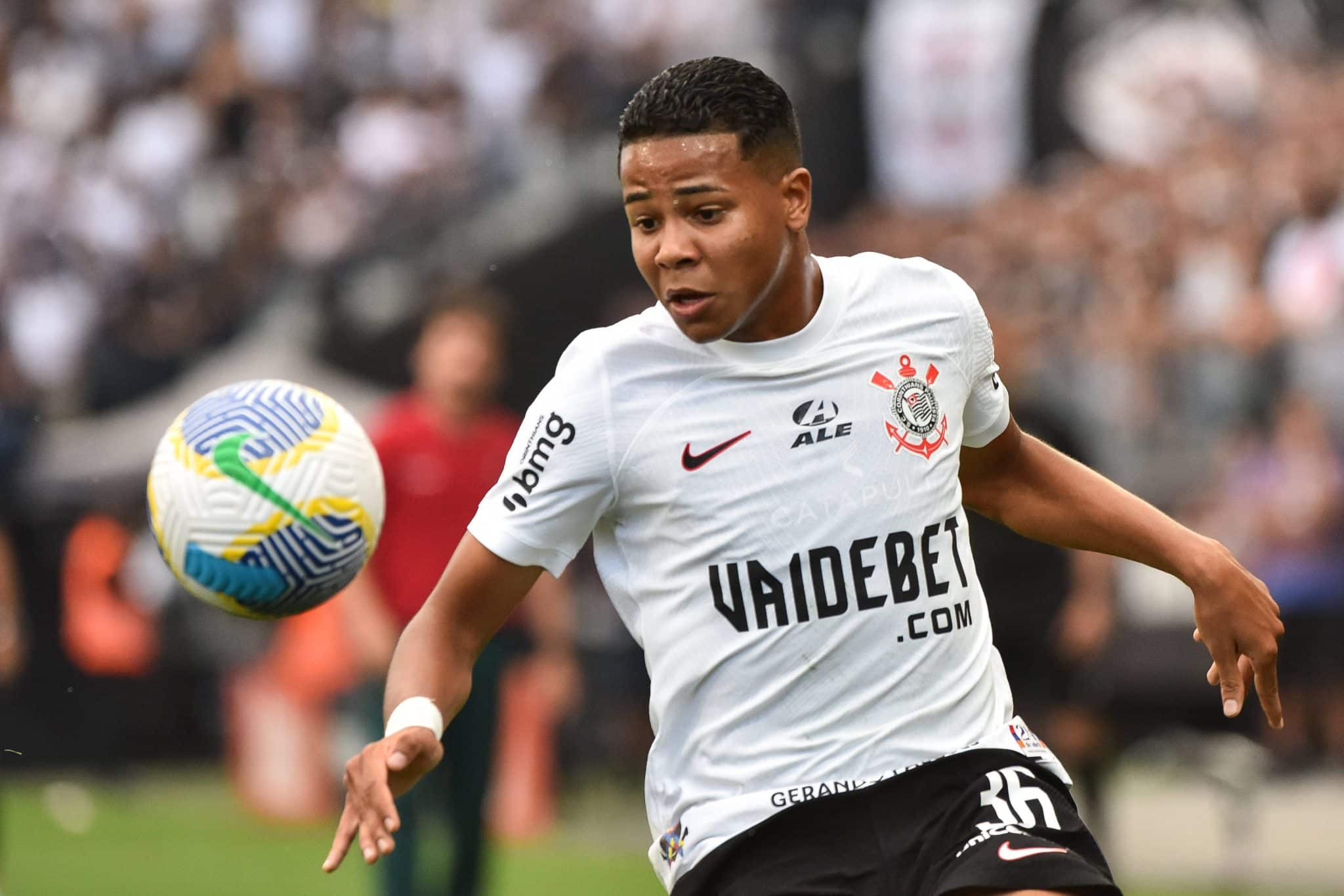 Wesley em a&ccedil;&atilde;o pelo Corinthians