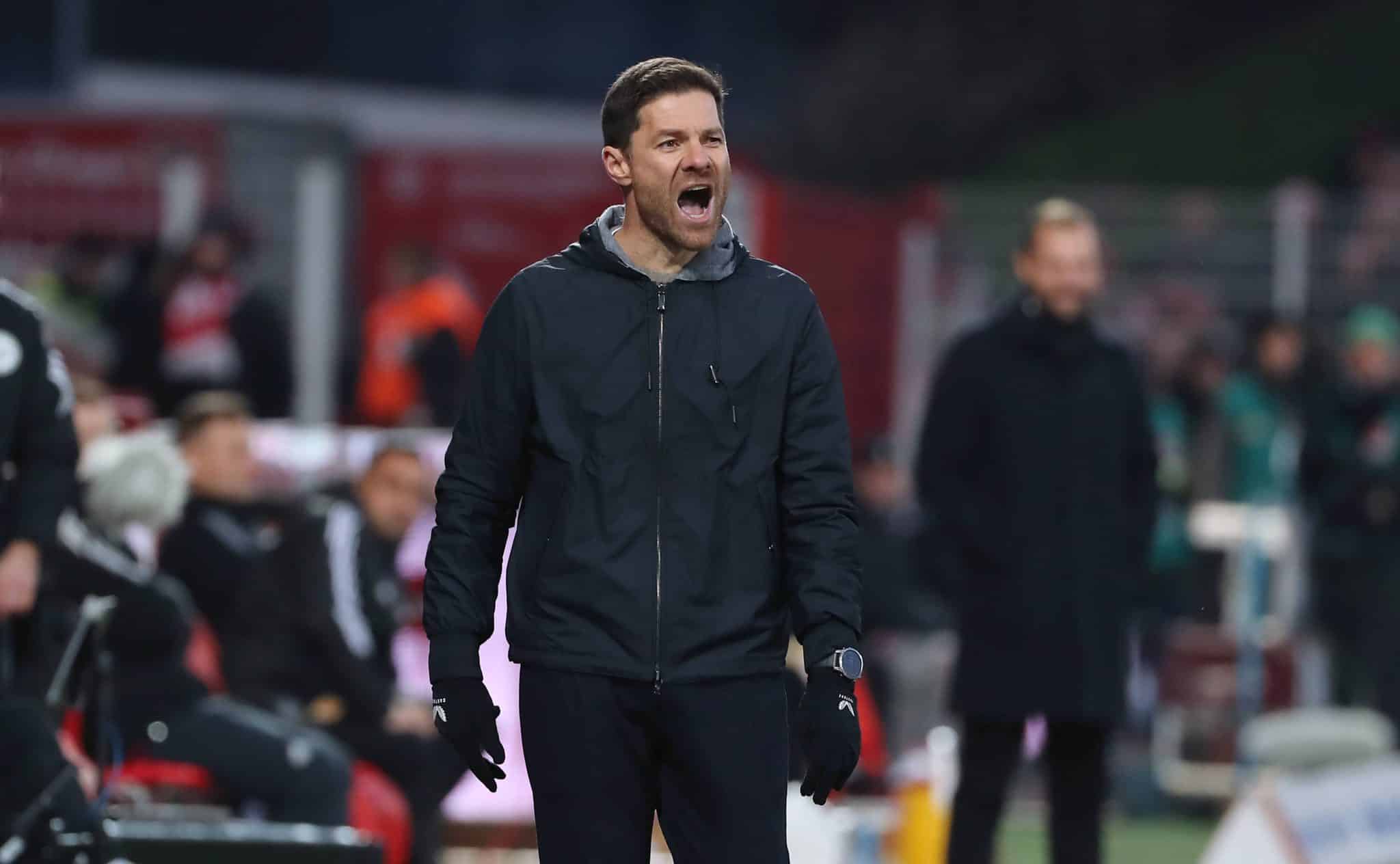 Xabi Alonso usa t&aacute;tica &lsquo;invenc&iacute;vel&rsquo; contra Bayern e mant&eacute;m freguesia com elimina&ccedil;&atilde;o