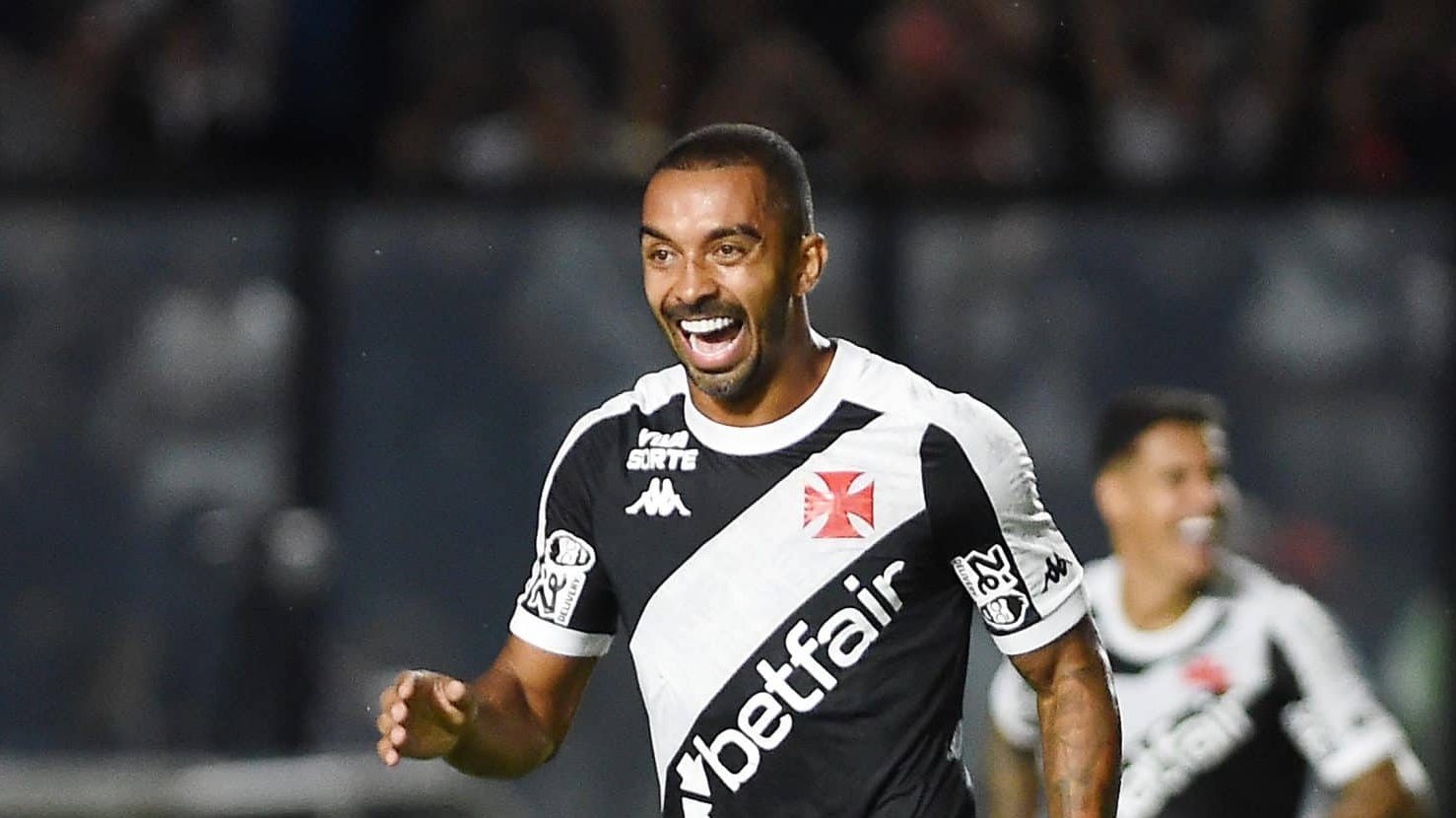 Paulo Henrique comemora gol pelo Vasco