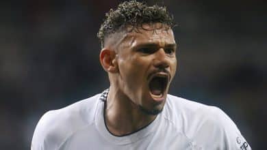 Por que o Santos ainda não anunciou a contratação de Tiquinho Soares