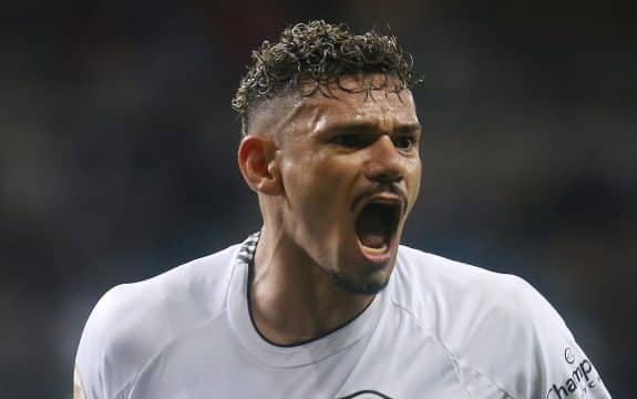 Por que o Santos ainda n&atilde;o anunciou a contrata&ccedil;&atilde;o de Tiquinho Soares