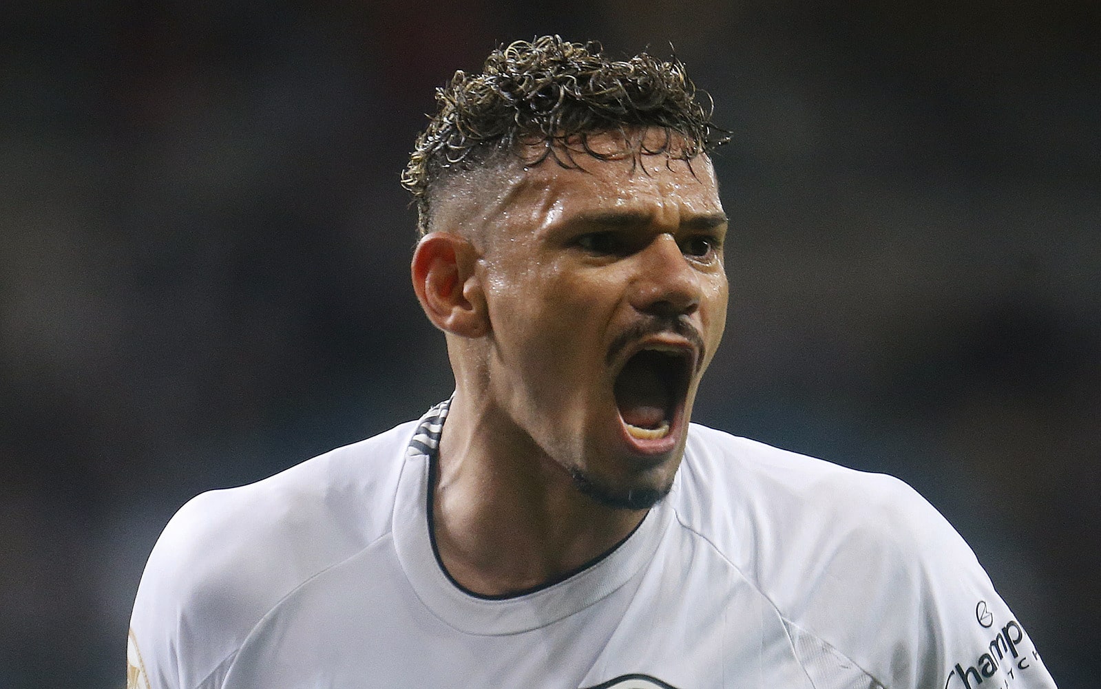 Por que o Santos ainda n&atilde;o anunciou a contrata&ccedil;&atilde;o de Tiquinho Soares