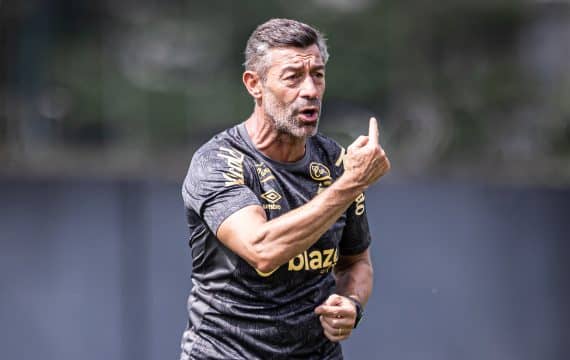 Iminente chegada de Tiquinho ao Santos faz Caixinha colocar atacante no mercado