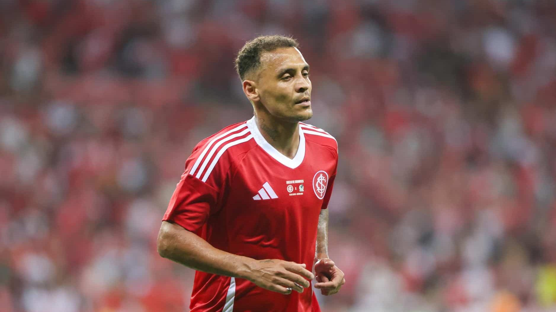 R$ 30 milh&otilde;es: Alan Patrick recebe proposta do exterior e Internacional toma decis&atilde;o