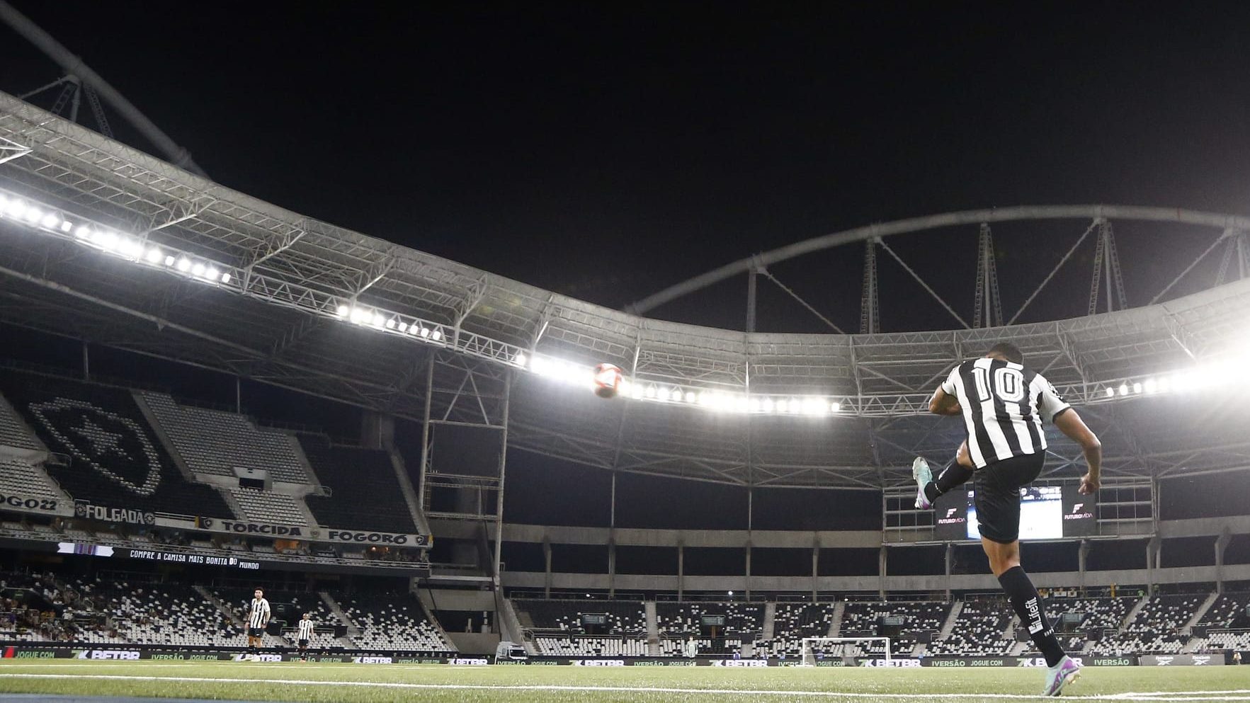 Jogos do Campeonato Carioca no Rio ainda n&atilde;o encheram um Maracan&atilde;