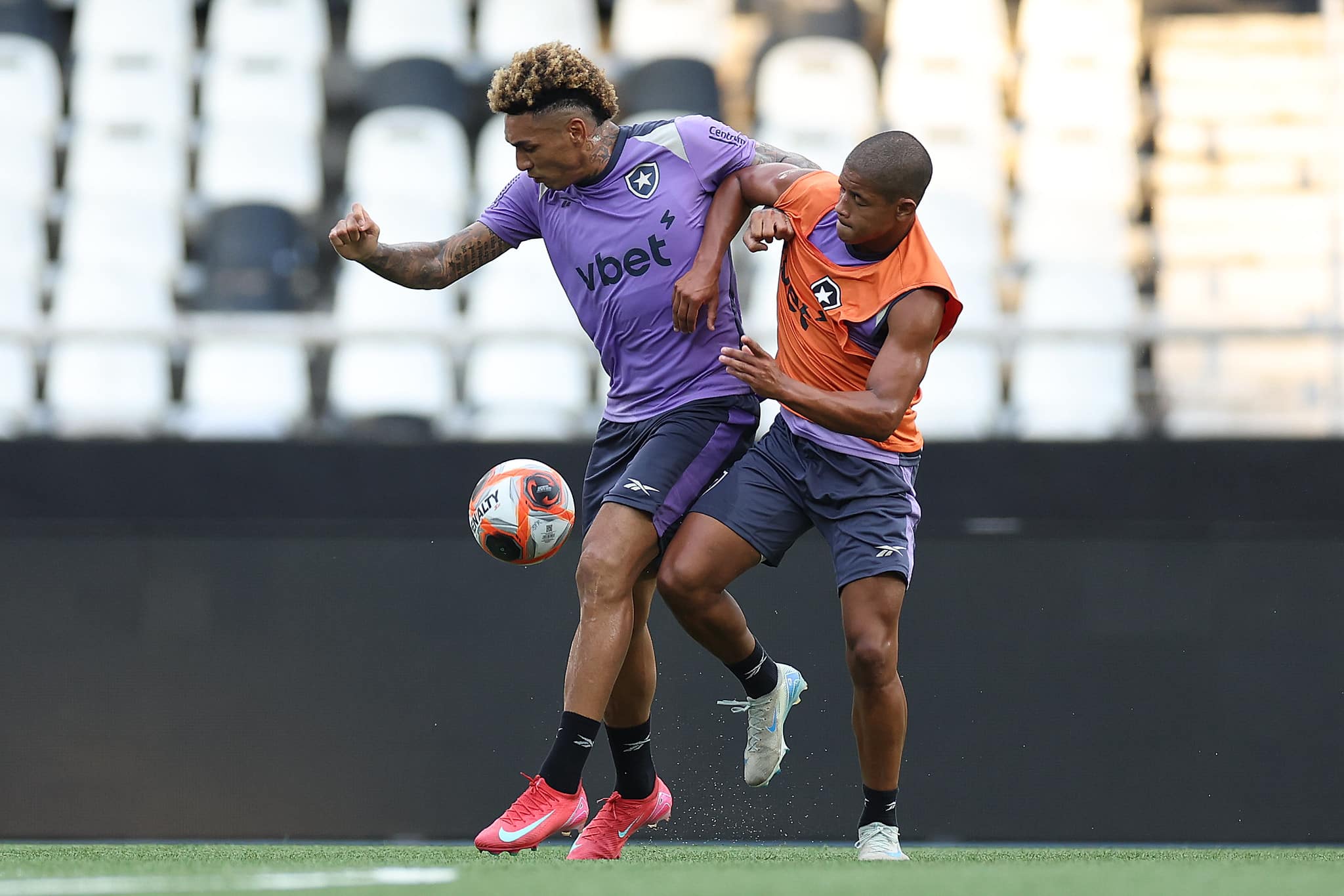 Elenco principal do Botafogo tem treinado com time alternativo do Carioca (Foto: Vitor Silva/Botafogo)