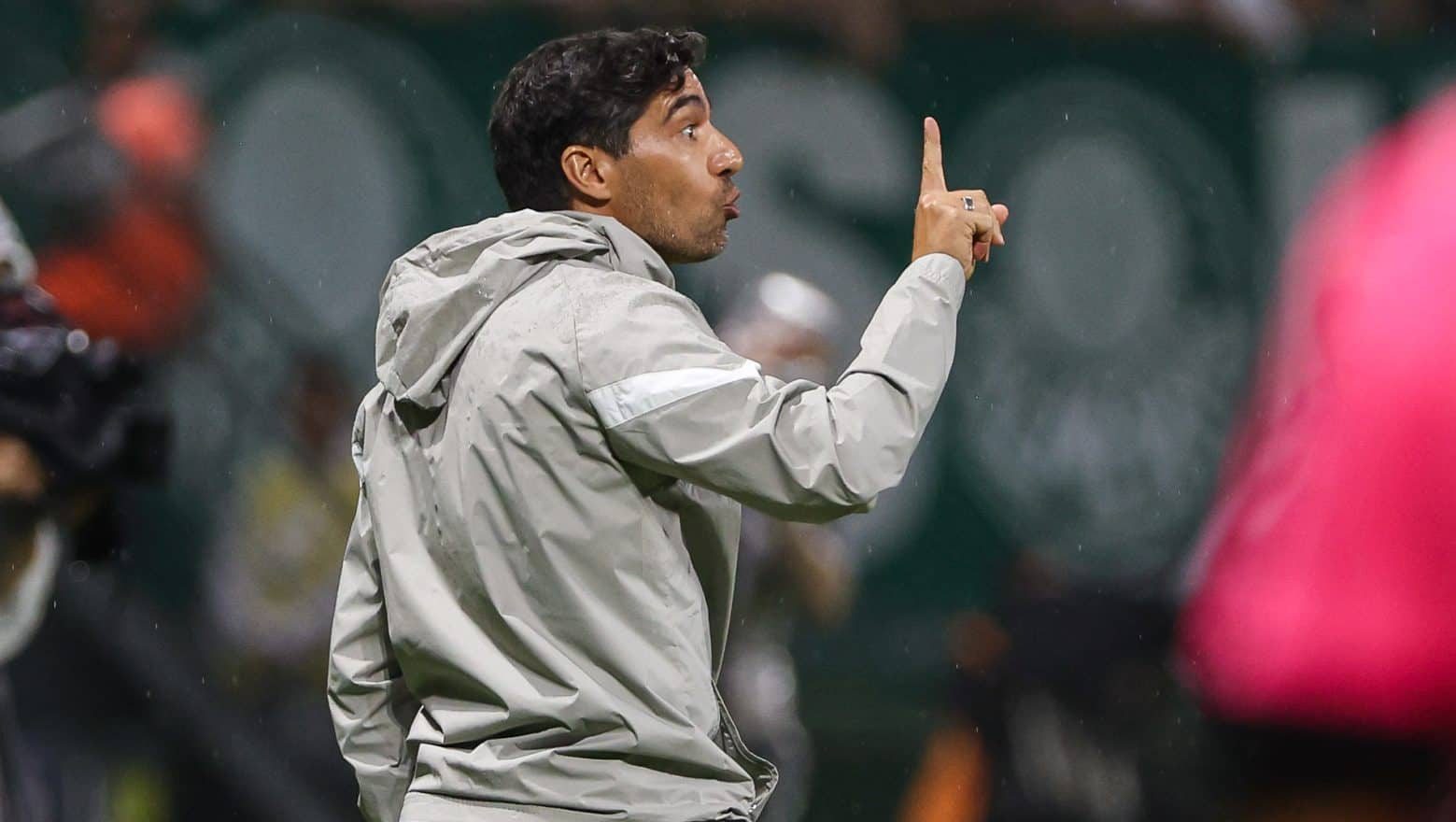 Abel &eacute; claro sobre ritmo de contrata&ccedil;&otilde;es e postura da torcida do Palmeiras at&eacute; agora