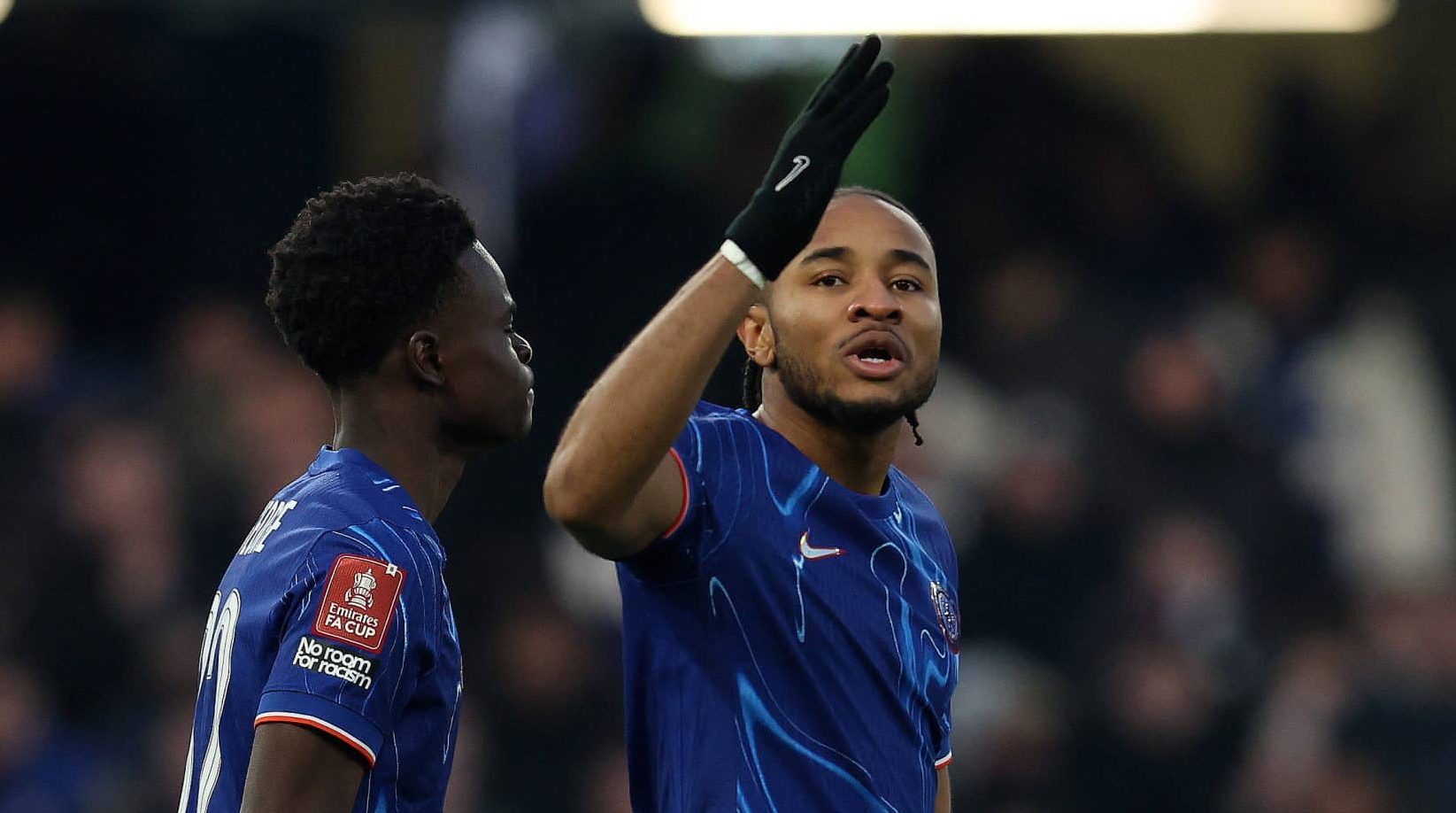 Nkunku tem poucos minutos na Premier League pelo Chelsea e pode ser negociado em troca envolvendo joia do United